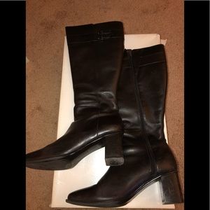 Heeled boot